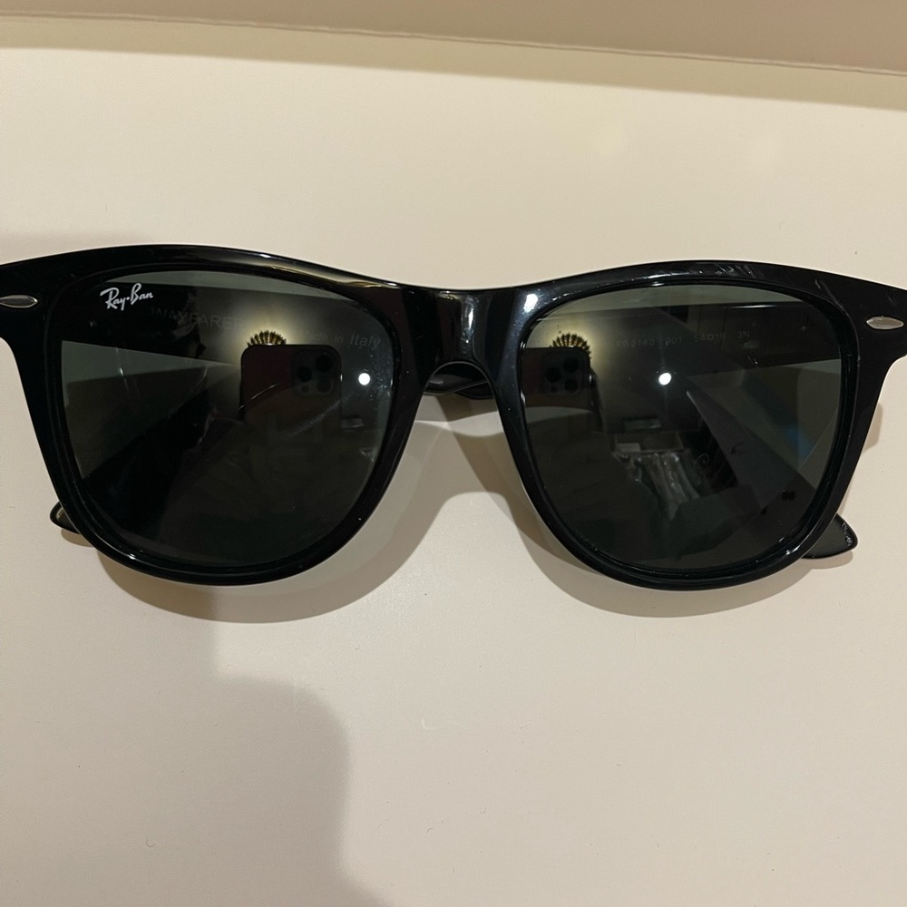 RAY BAN WAYFARER + polarized + like new + MENS